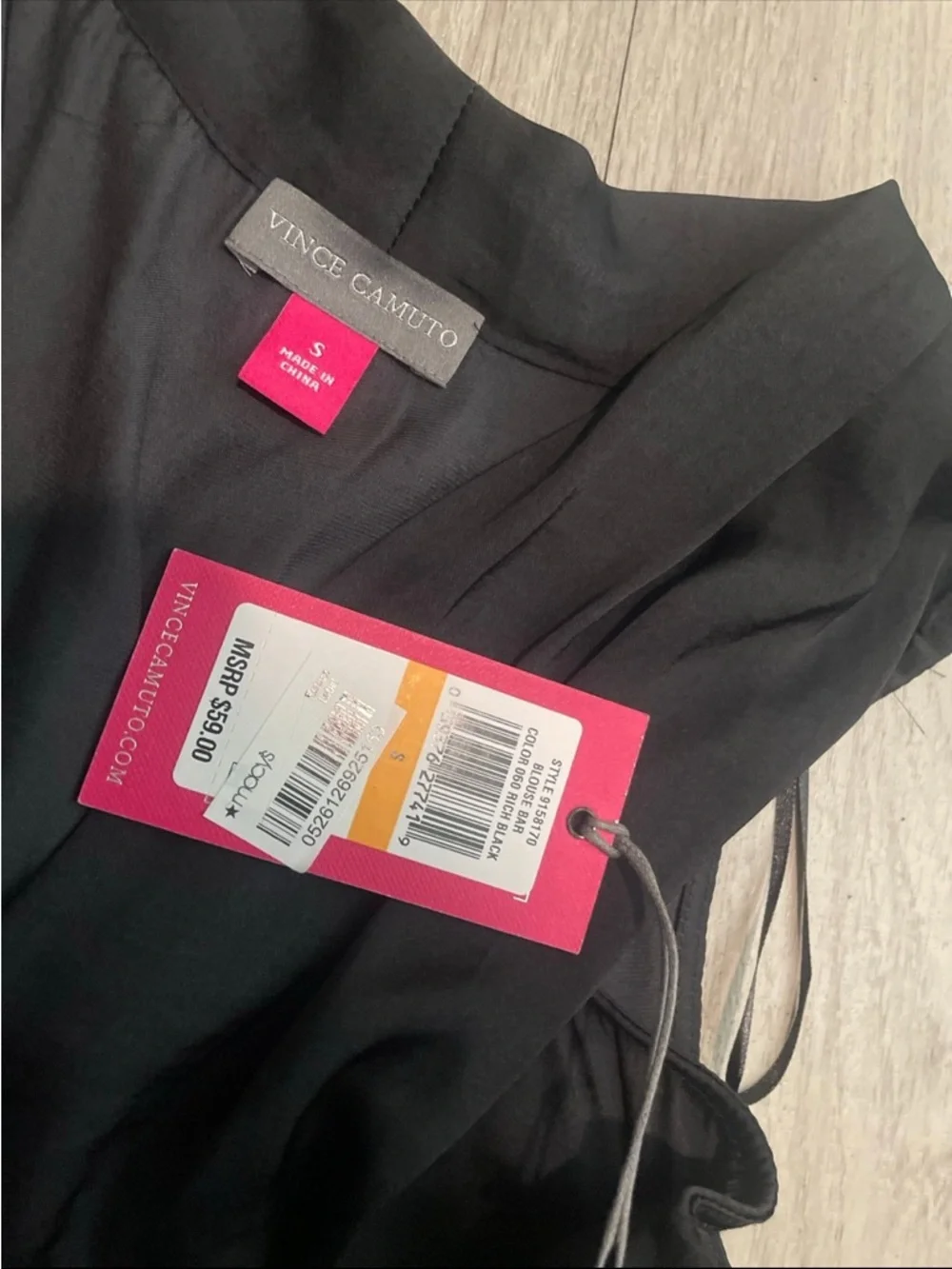 Vince Camuto Black Sleeveless V-Neck Pleated Blouse - Picture 2 of 2